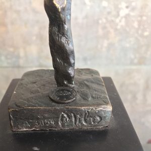 Gießereistempel Frauenskulptur Bronze