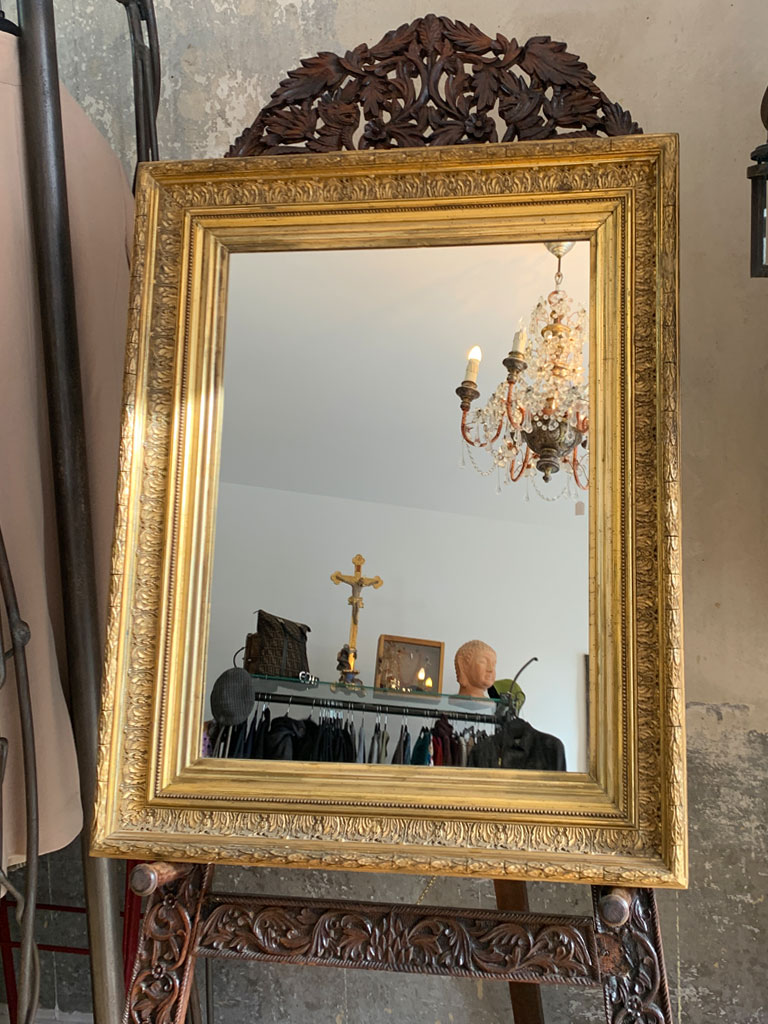 Antiker goldfarbener Spiegelrahmen mit originalbelassener Patina
