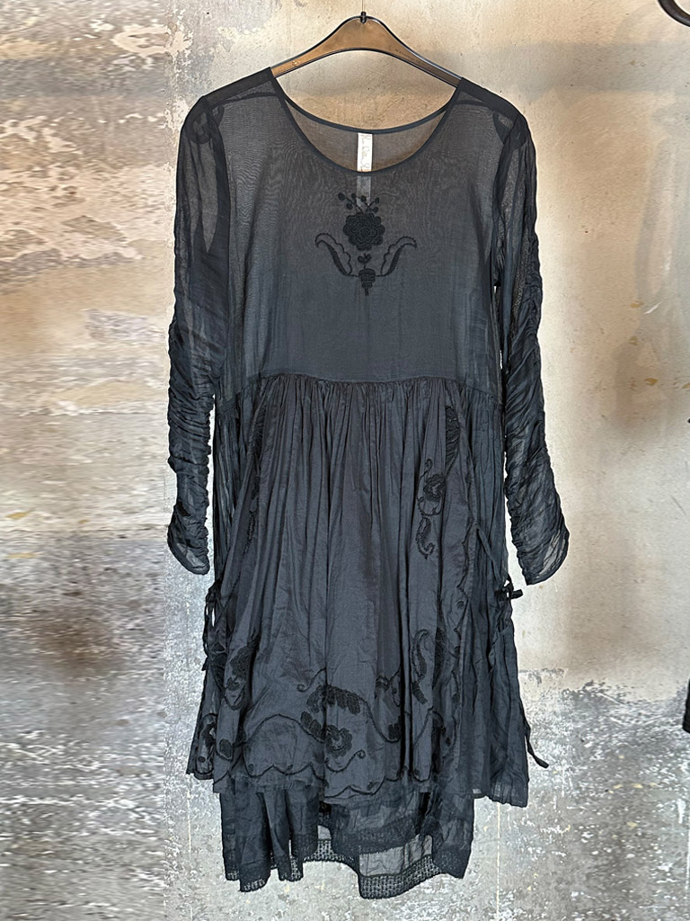 Extraleichtes schwarzes Blusenkleid von Ewa i Walla
